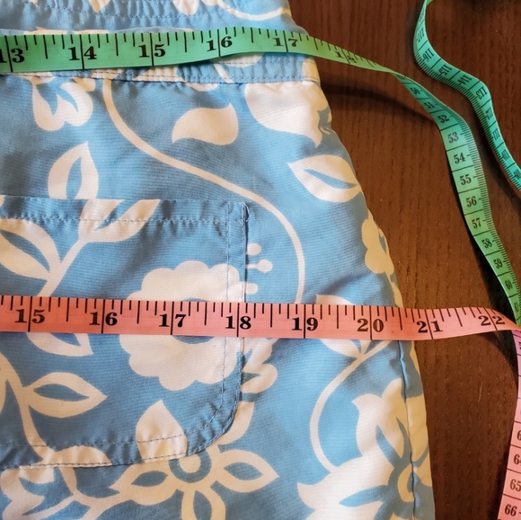Reversible Board/swim skirt. Front pockets,velcro and shoelace closure. - Picture 8 of 16